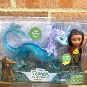 Disney Raya and Sisu Gift Set